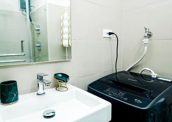 Sapphira Manor Luxurious By The Bay Apartment